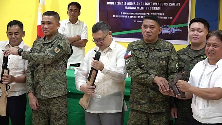 Maguindanao Del Sur Residents Voluntarily Surrender High-Powered Firearms in Peace Initiative