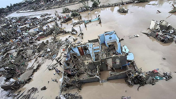 Typhoon Tino Ravages Visayas: 1 Dead, Thousands Displaced in Severe Storm