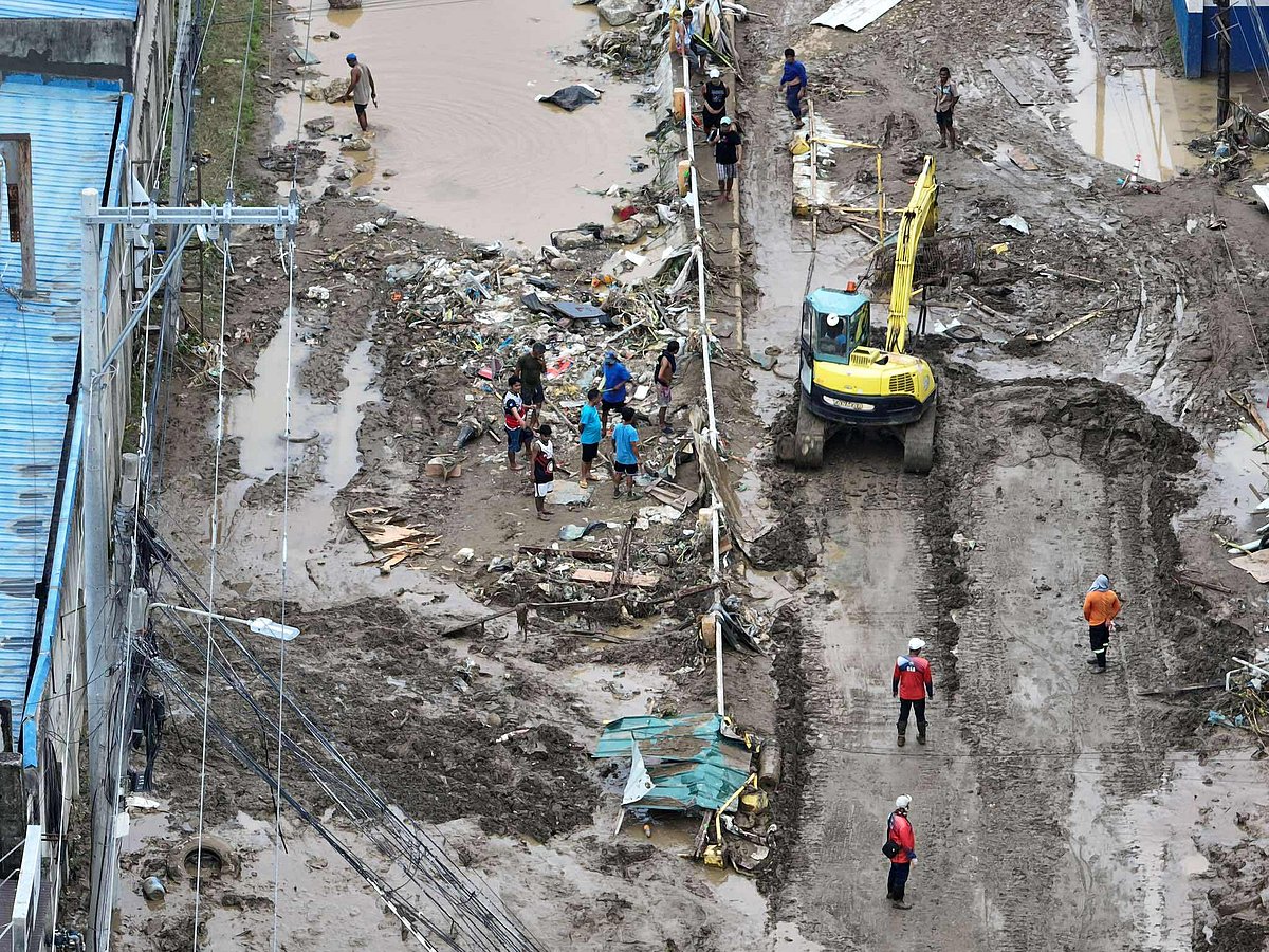 Cebu Mayors' Foreign Trips Questioned as Typhoon Tino Struck: Were Priorities Misplaced?