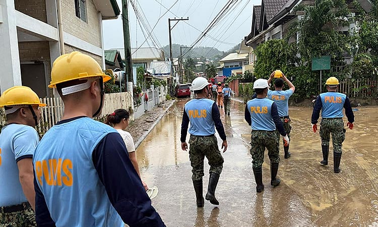 Cebu Police Join Forces in Villa del Rio Clearing Operation | SunStar SuperBalita