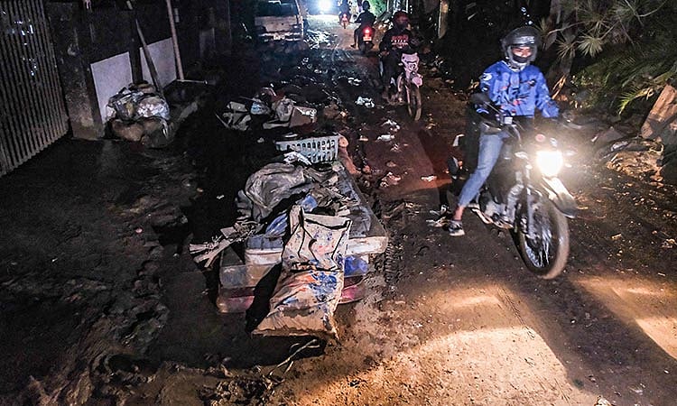Cebu's Post-Typhoon Tino Crisis: Thousands Remain Without Power and Water