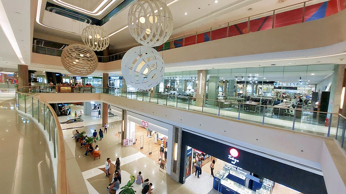 Iloilo's Biggest Mall Run Attracts Over 1,000 Runners for Festive Celebration