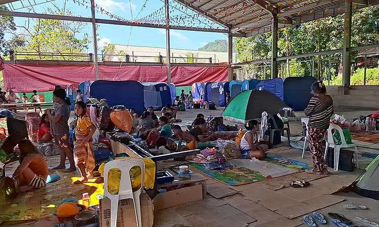 Relocation, financial assistance sa 17 
ka pamilya nga apektado sa landslide