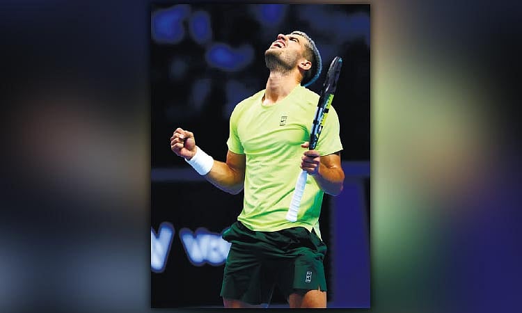 Alcaraz closes in on year-end No. 1