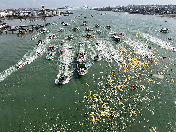 3,000 devotees attend Nuestra Señora de Regla fiesta opening Mass