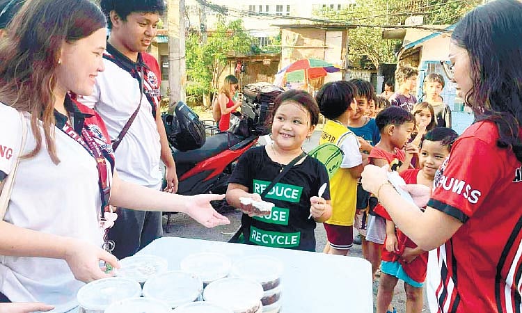 Cebu Students Serve Warm Champorado to Typhoon Tino Evacuees