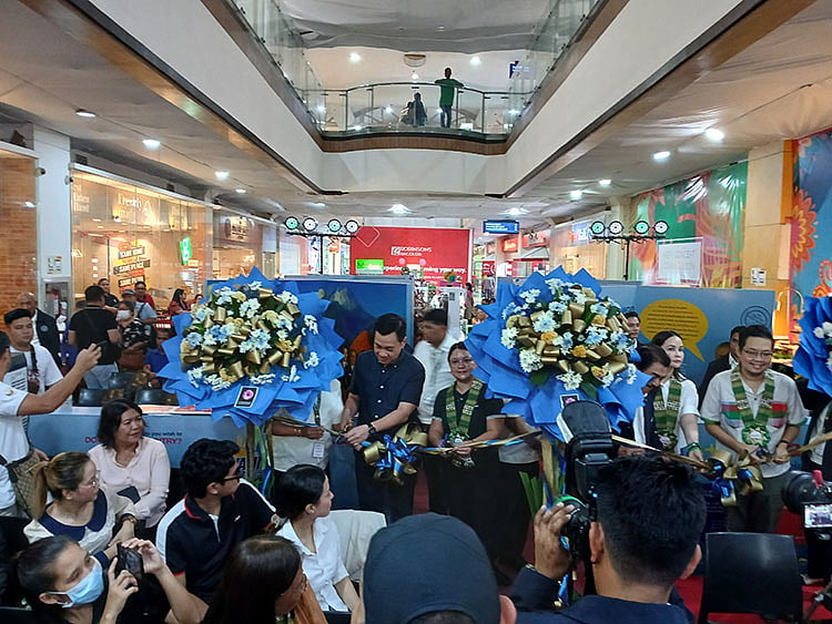 OVP Marks 90th Year with Bacolod Exhibit, Grants P15K Aid to 20 Negrenses