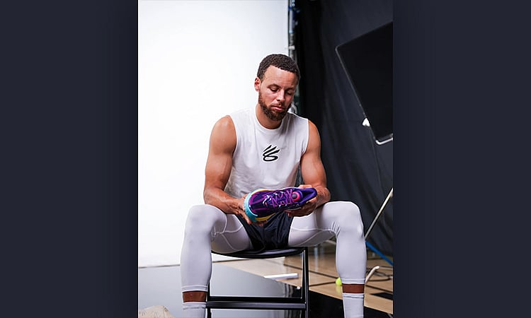 Stephen Curry Out One Week with Quadriceps Injury After Rockets Game