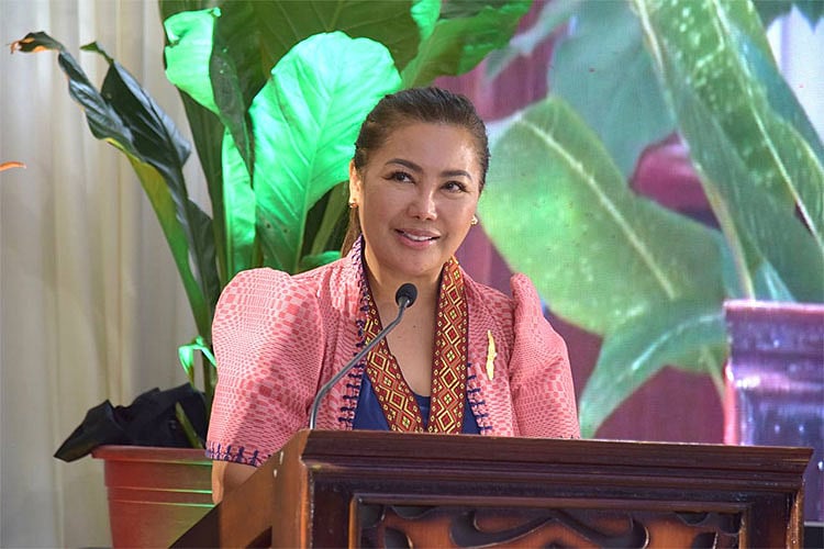 Cebu Governor Faces Ombudsman Complaint Over Sea Ambulance Claims