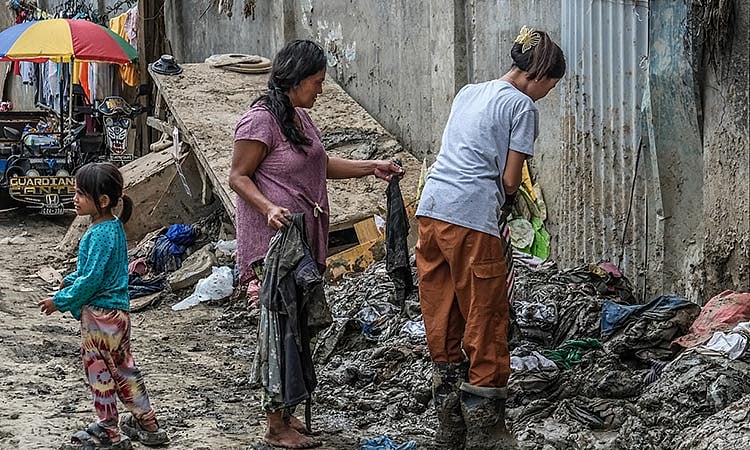 Talisay City Residents Struggle to Recover a Month After Typhoon Tino