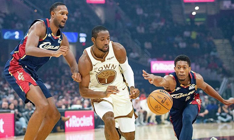 Warriors Stun Cavaliers 99-94 Despite Missing Curry, Butler, Green
