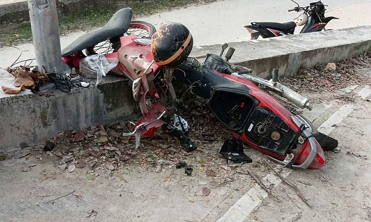 19-Year-Old Motorcyclist Dies in Barili Crash After Hitting Lamp Post