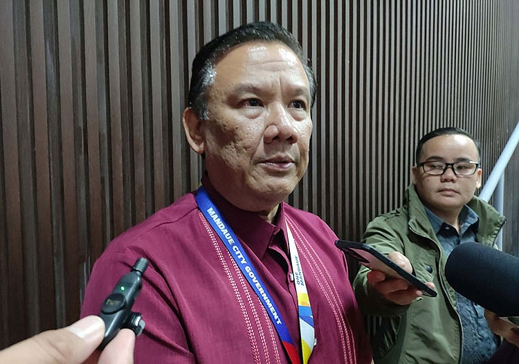 Mandaue City Fast-Tracks P20k, P5k Bonuses for Employees After Marcos Order