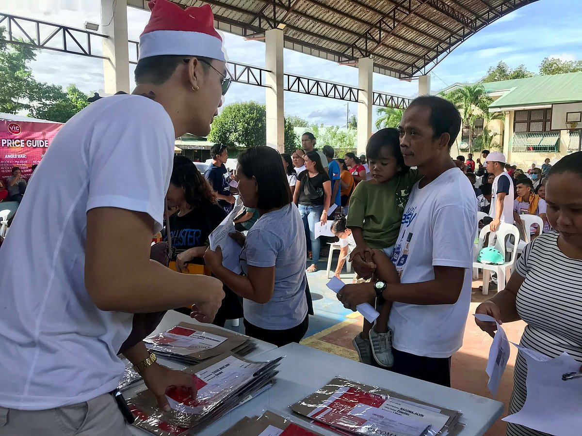 285 Cebu Families Get P8.5M Aid to Rebuild After Typhoon Tino
