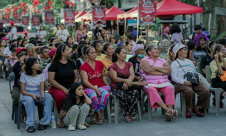 Angeles City Christmas Gift-Giving Aids 300+ Including Dialysis Patient
