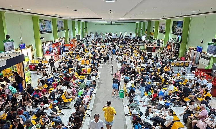 PNP Deploys Over 100,000 Cops for Holiday Security at Ports, Terminals