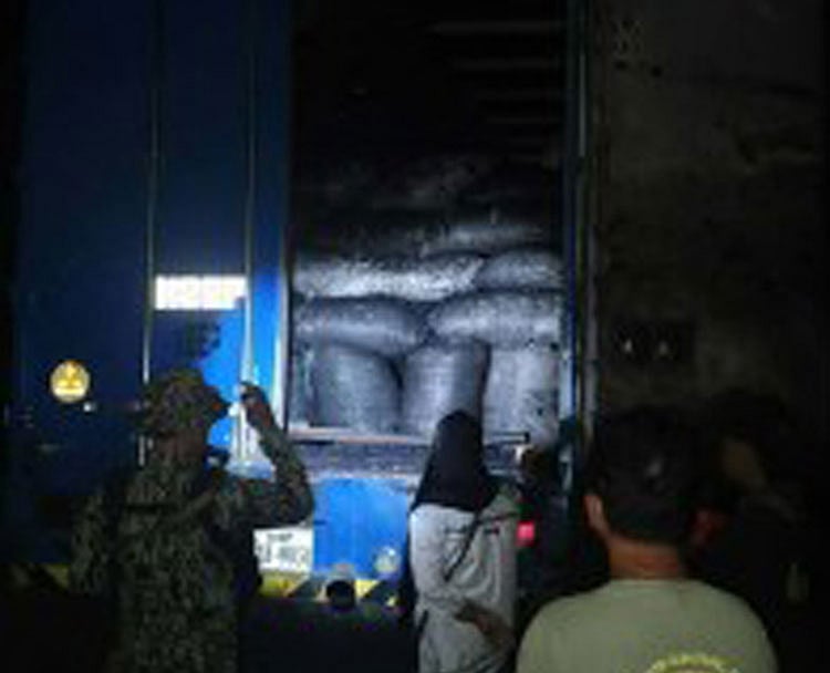 Traffic Stop in Lanao del Norte Leads to P400K Coal Seizure, 2 Arrests