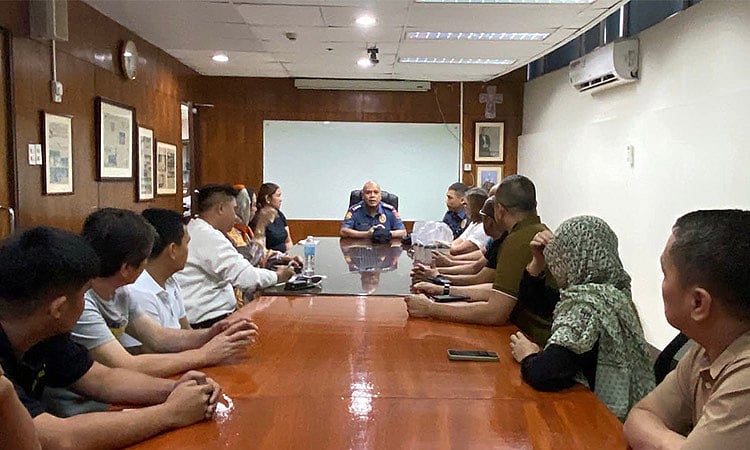 Cebu Police Meet Cellshop Owners to Address Stolen Phone Trade