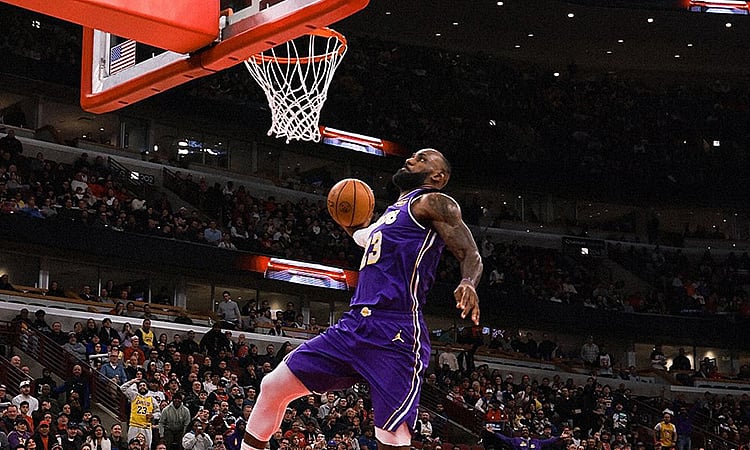 LeBron James Soars, Luka Doncic Drops 46 as Lakers Defeat Bulls in NBA Showdown