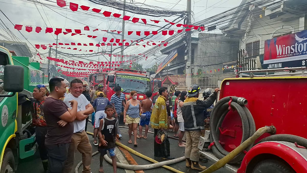 Fire Destroys Two-Story Boarding House in Cebu City, Displacing 28 Residents