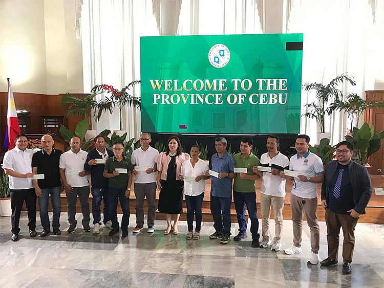 Cebu Province Distributes Cash Aid to Barangay Captains and Mayors