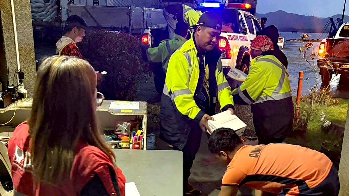 DSWD 6 Distributes Food Aid in Iloilo After Tropical Depression Basyang Disrupts Travel