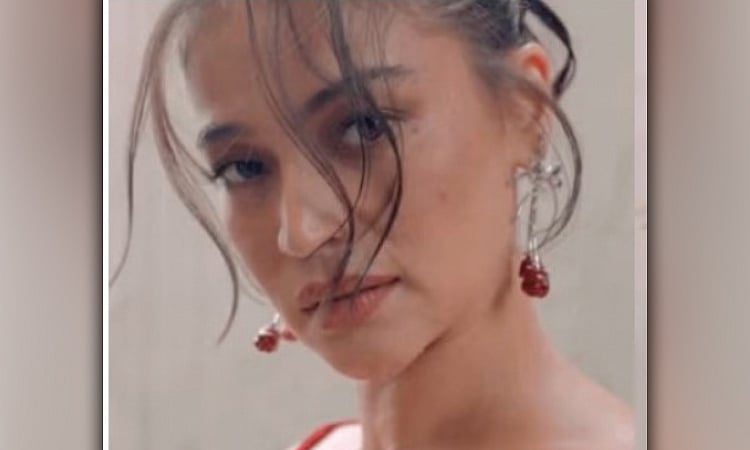 Curtis silent on thyroid speculation