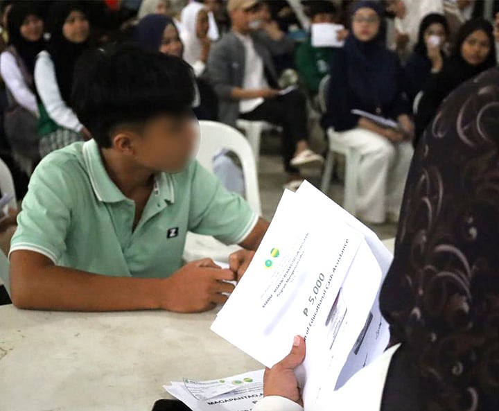 1,500 Marawi IDP students receive cash aid
