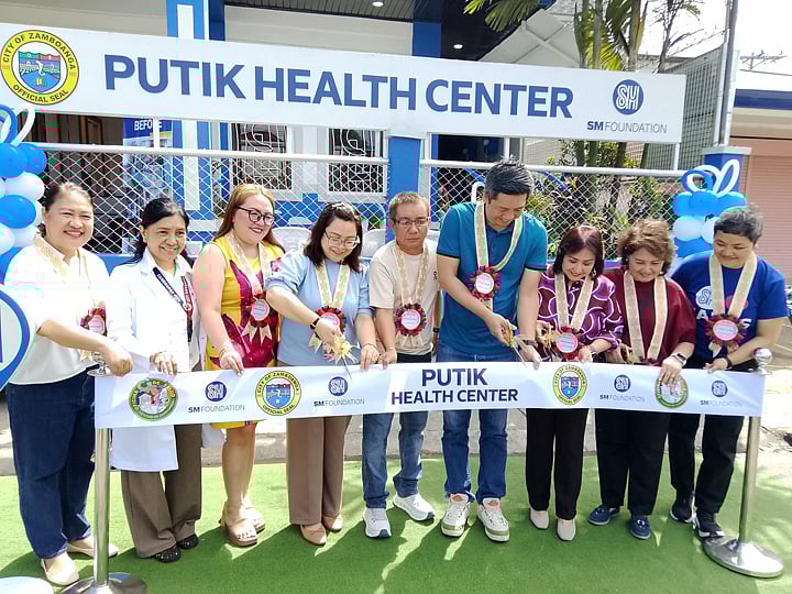 Zambo health office receives rehabilitated health center from SM Foundation