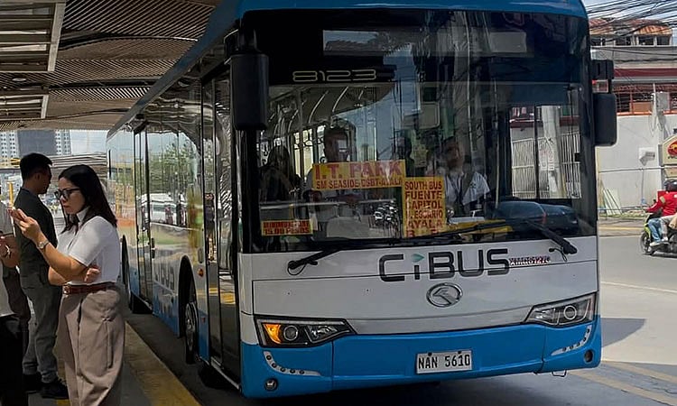 Cebu's New BRT System Faces Passenger Confusion on Inaugural Day of Operation