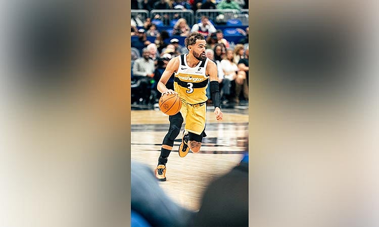 Trae Young Suffers Ankle Injury in Wizards' Loss to Warriors
