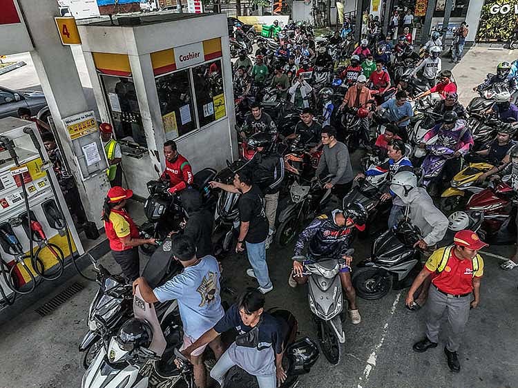 Don Macchiatos Eases Fuel Burden with Free Gasoline for Cebu Motorcycle Riders