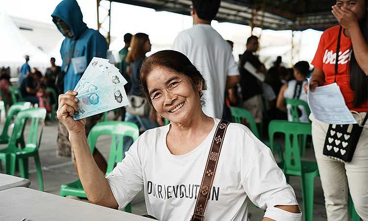 Families of war-affected
OFWs receive assistance