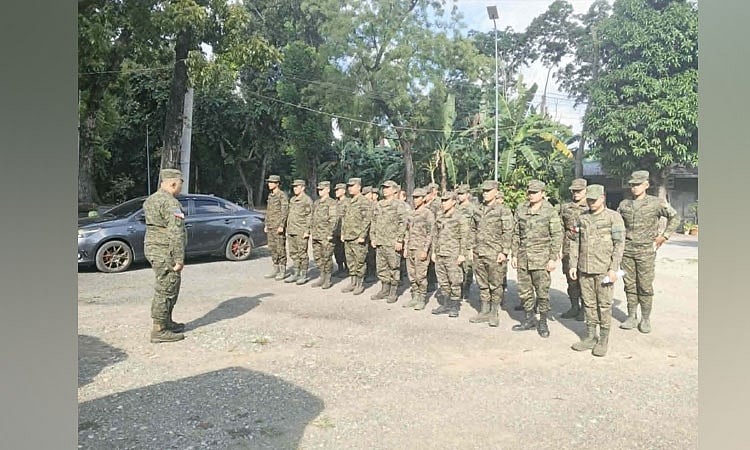 Philippine Army Reservists Receive New Combat Uniforms in Cebu Ceremony