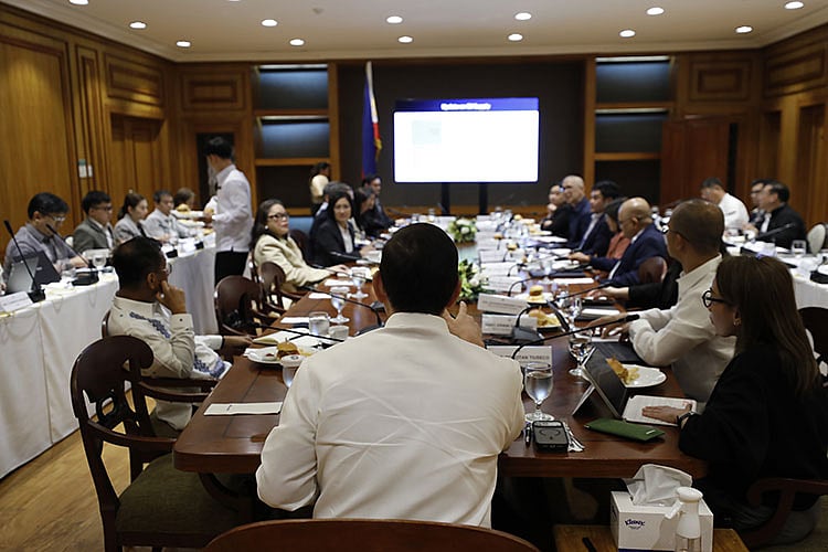 Palace meets biz leaders, oil execs for mitigation measures