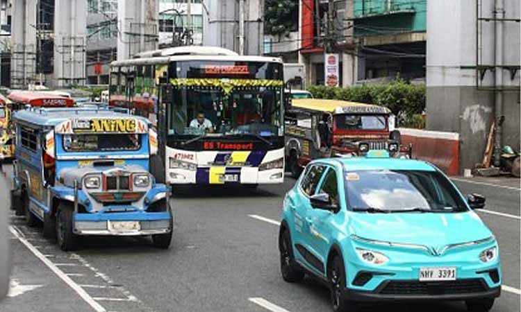 Gov’t grants P10/liter fuel subsidy for PUVs amid oil crisis