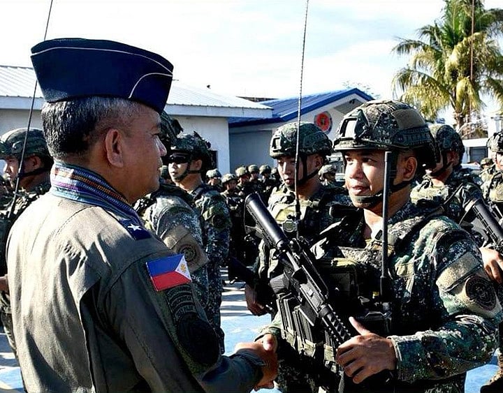 JTF-Zampelan troops replace 1st Marine Rifle Battalion in Zamboanga City