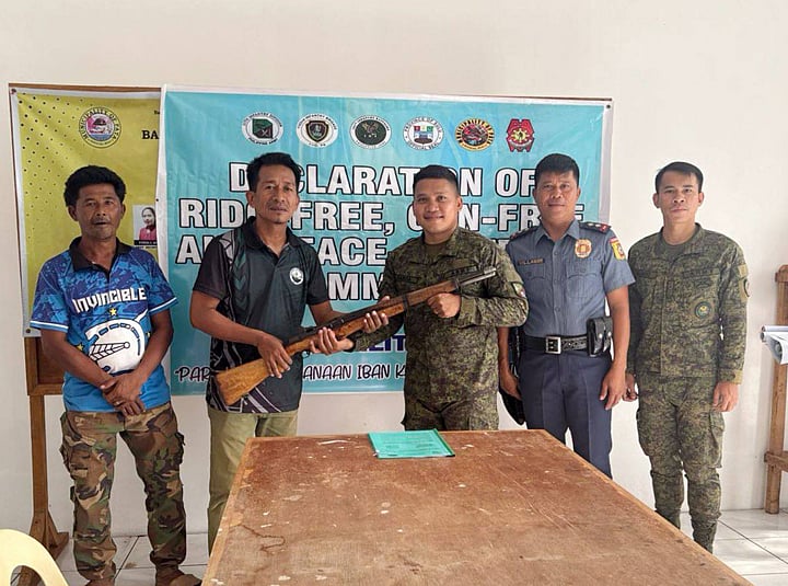 Handover of 5 firearms bolster campaign for gun-free communities in Sulu
