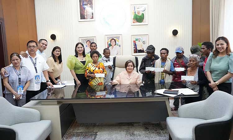 Pampanga Governor Distributes Emergency Shelter Aid to Typhoon-Affected Aeta Families