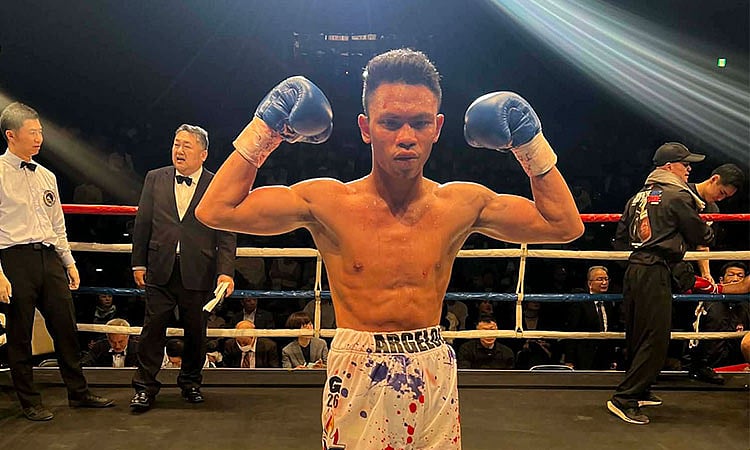 Samson wins, Asilo falls in Japan bouts