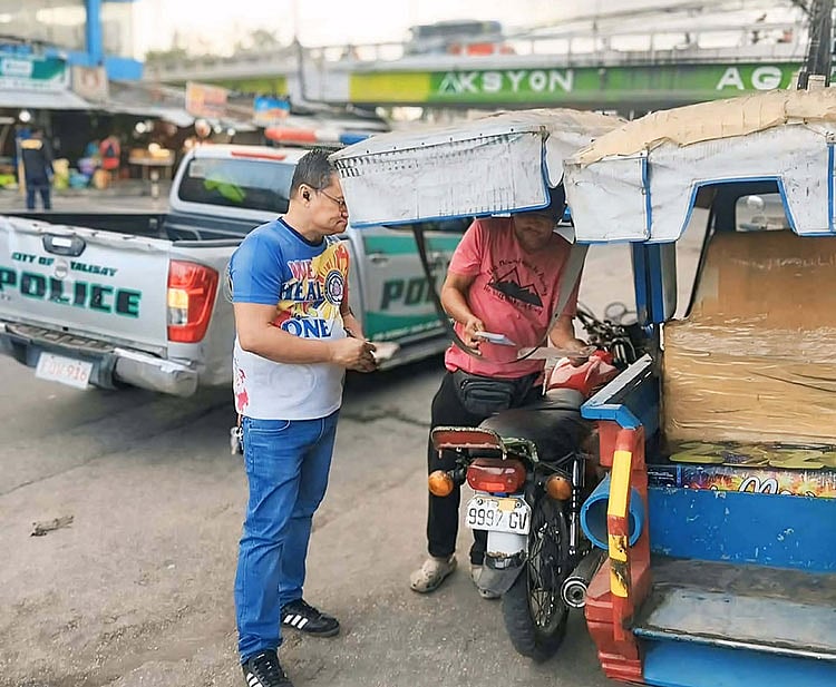 LTO 7 distributes 1,000 vehicle plates