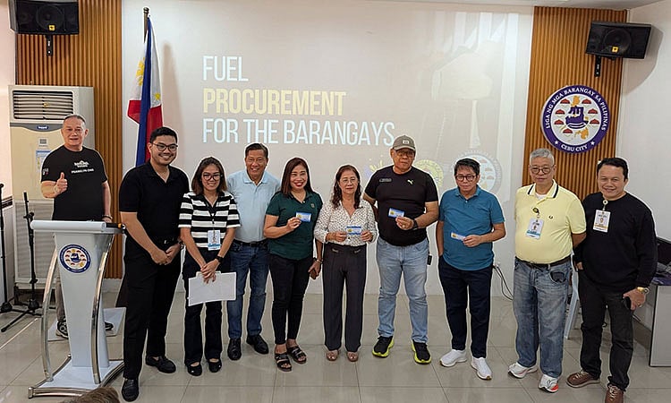 80 ka barangay sa Cebu City,
nakadawat og P500K fuel cards