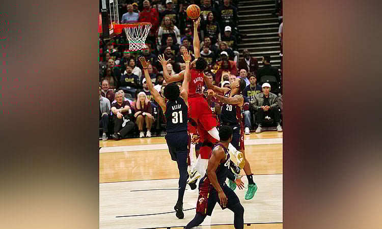 Cavs 2-0 batok sa Raptors