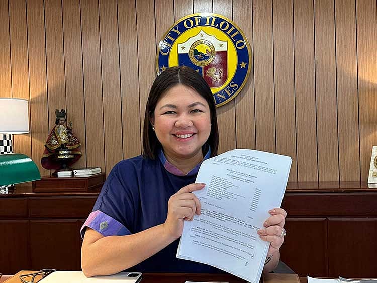 Treñas signs Health Care Proxy Card ordinance