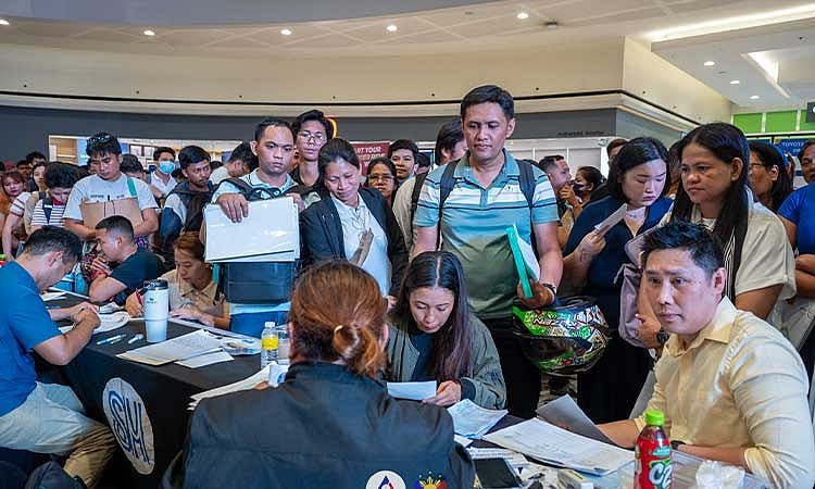 1,845 Job Seekers Attend RRN Fair in Pampanga for OFW Reintegration