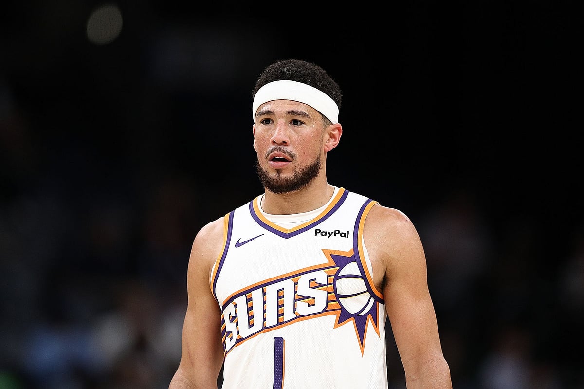 Booker gipamulta sa NBA sa pagsaway sa referee