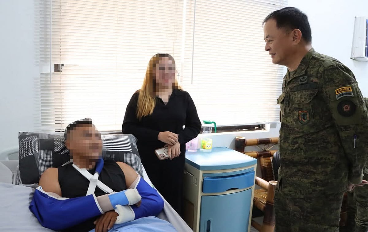 Army chief honors wounded soldiers for bravery in Negros clashes