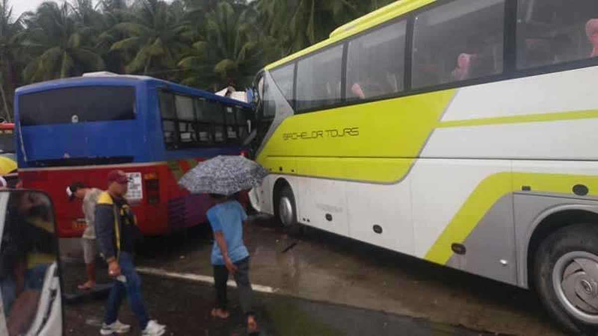 Some passengers dead as 2 buses collide