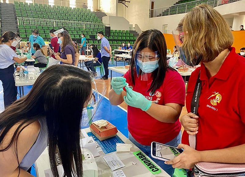 Pampanga LGUs get P6.10M antigen machines, test kits