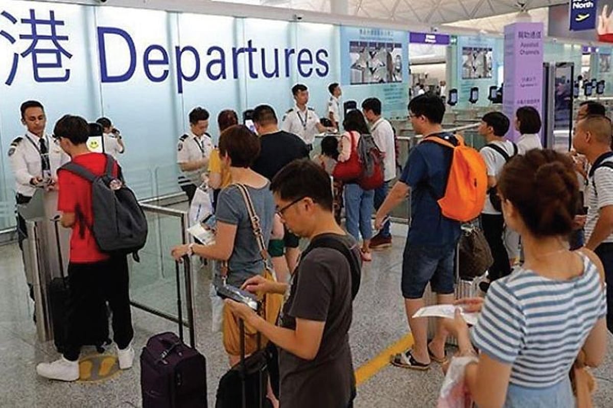 Flights gikan sa HK gi-ban tungod sa Omicron variant